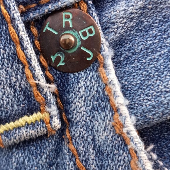 True Religion Jeans Mens 34" x 30" Destroyed Rt. Knee - Picture 4 of 13